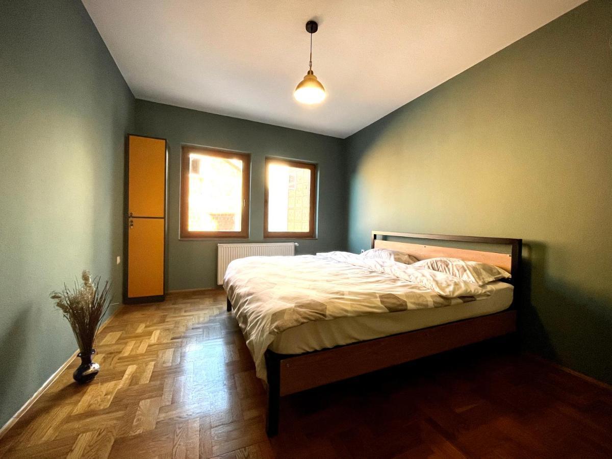 Hostel Prishtina Backpackers Prishtine Bagian luar foto