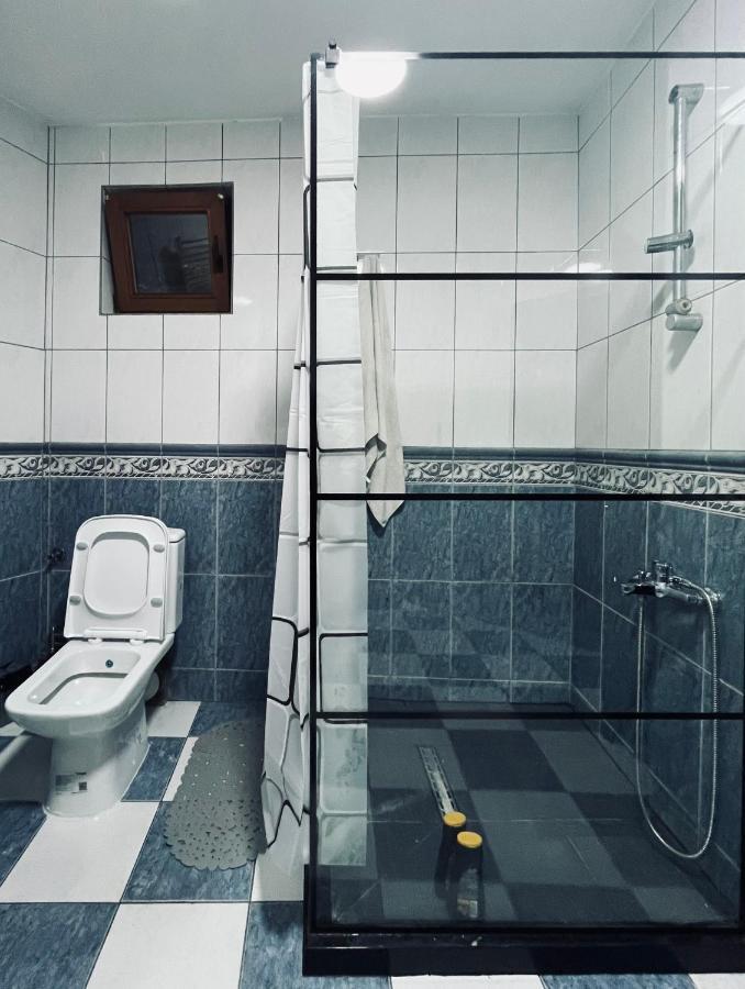Hostel Prishtina Backpackers Prishtine Bagian luar foto