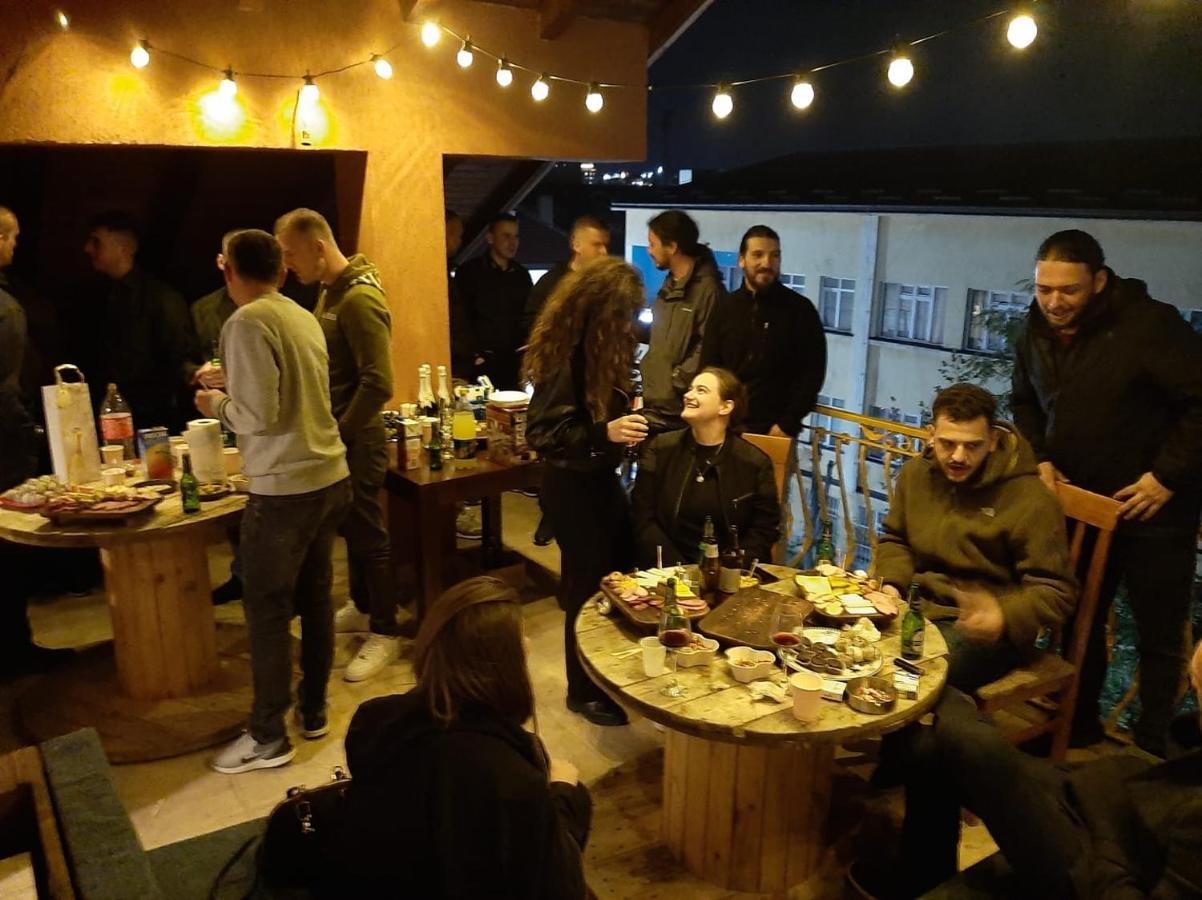 Hostel Prishtina Backpackers Prishtine Bagian luar foto