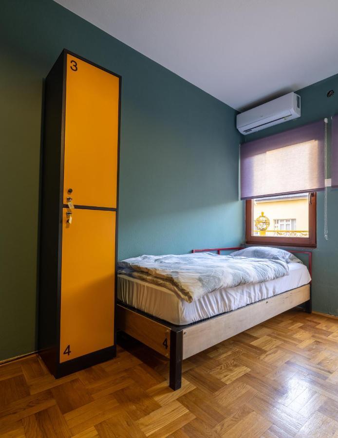 Hostel Prishtina Backpackers Prishtine Bagian luar foto