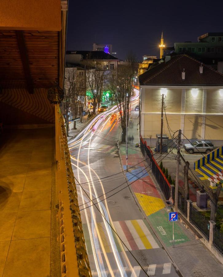 Hostel Prishtina Backpackers Prishtine Bagian luar foto