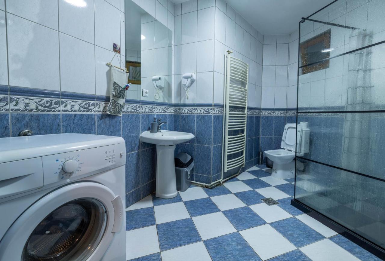 Hostel Prishtina Backpackers Prishtine Bagian luar foto