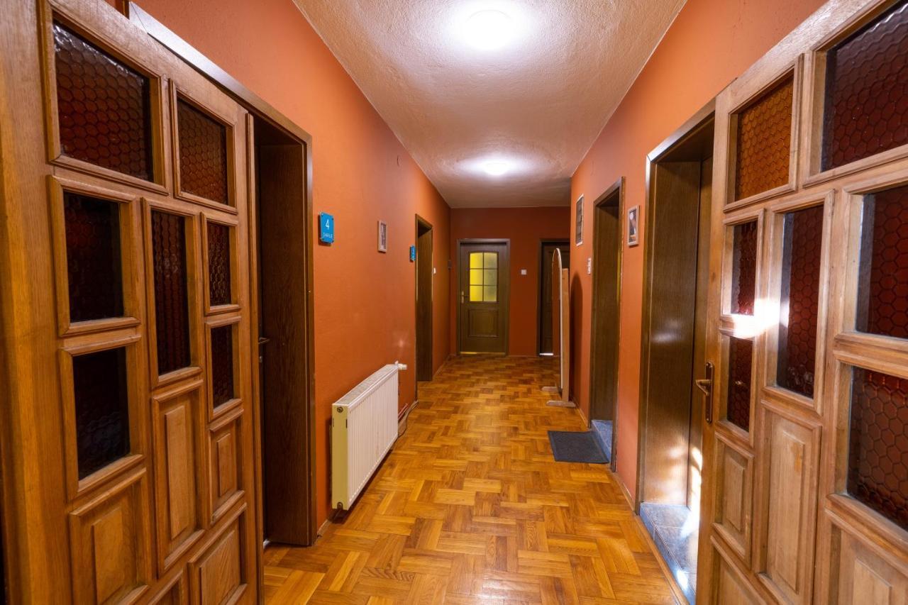 Hostel Prishtina Backpackers Prishtine Bagian luar foto