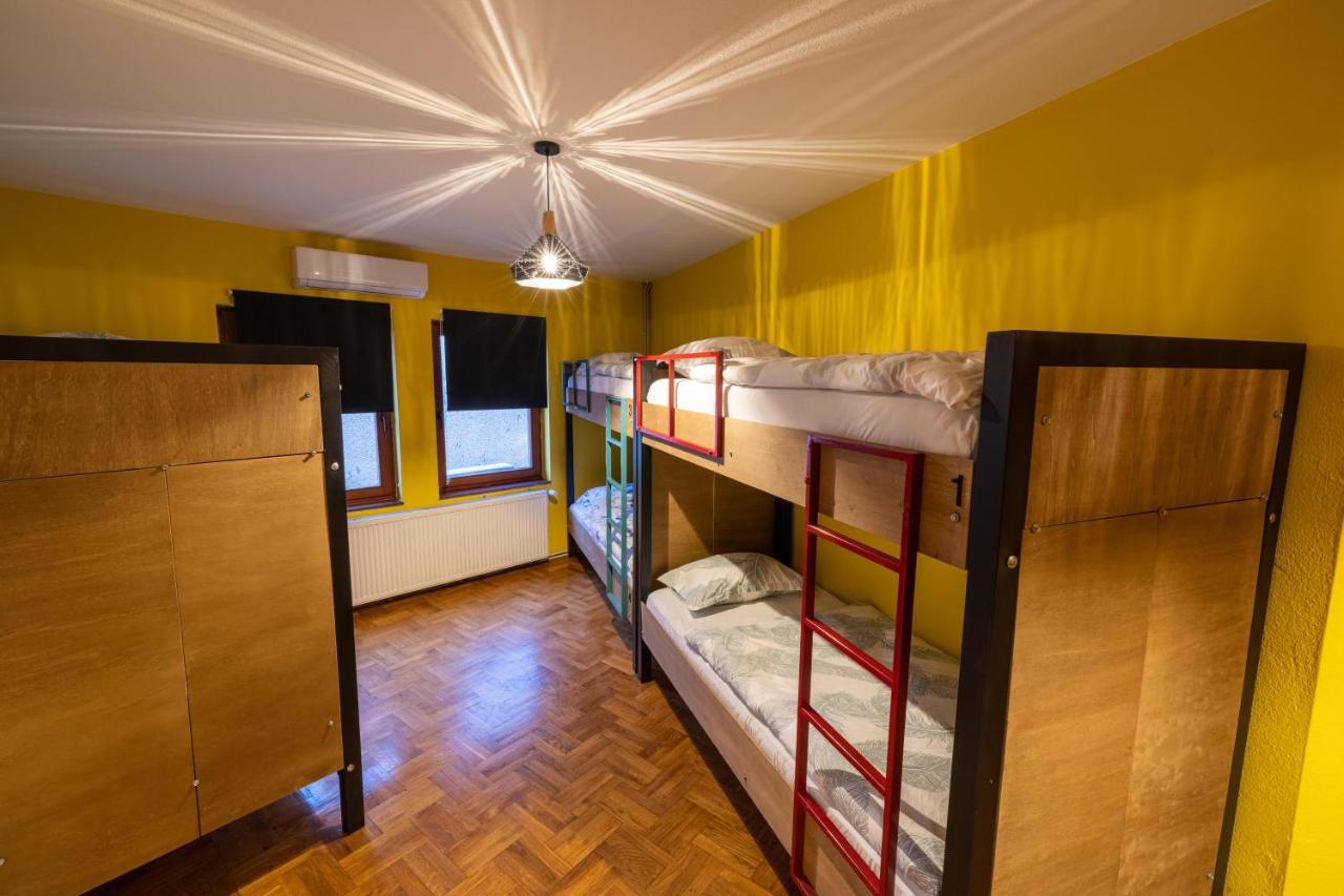 Hostel Prishtina Backpackers Prishtine Bagian luar foto
