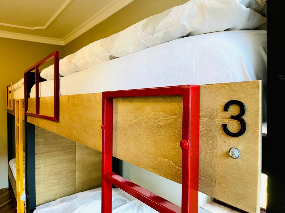 Hostel Prishtina Backpackers Prishtine Bagian luar foto