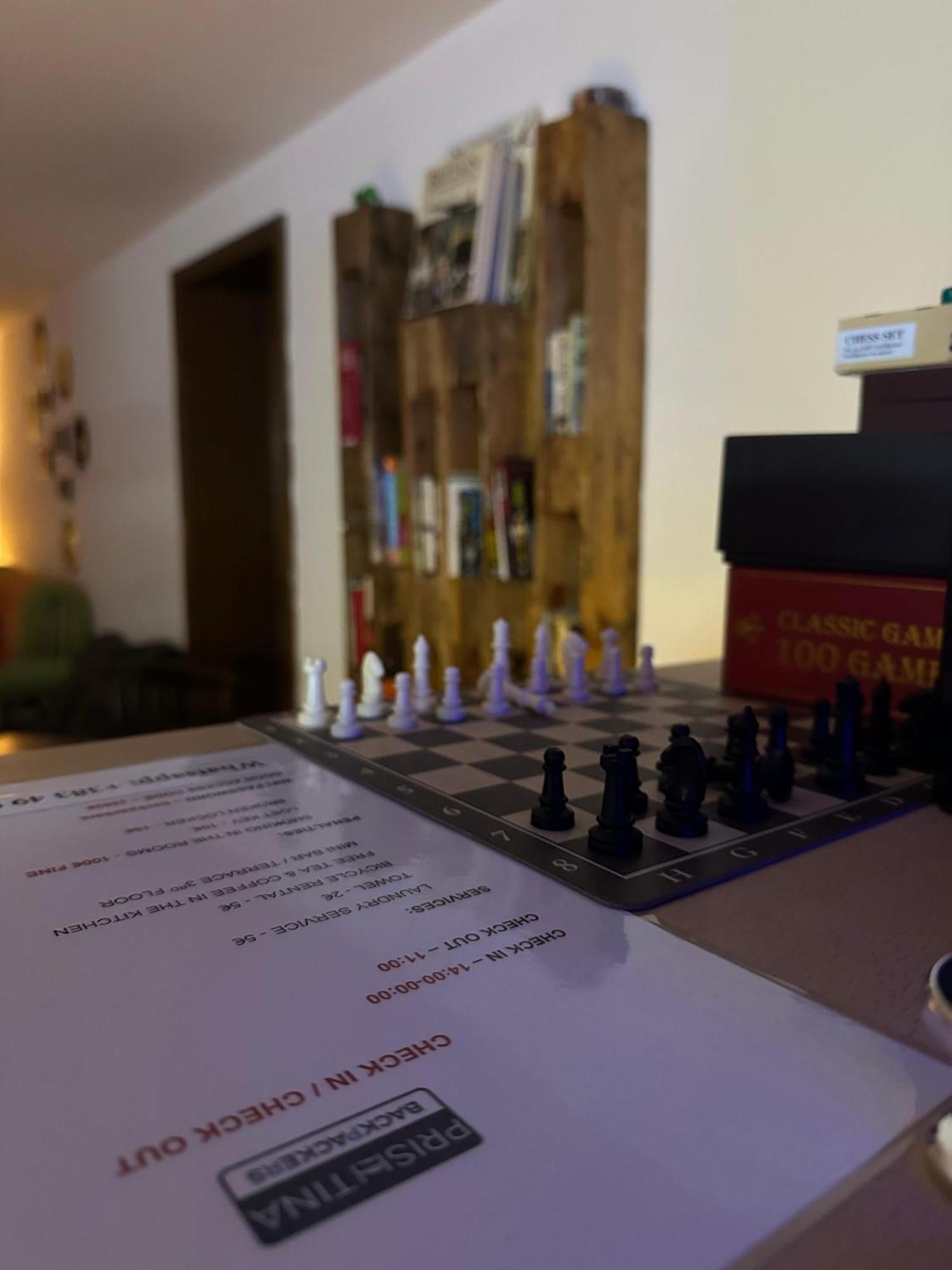 Hostel Prishtina Backpackers Prishtine Bagian luar foto