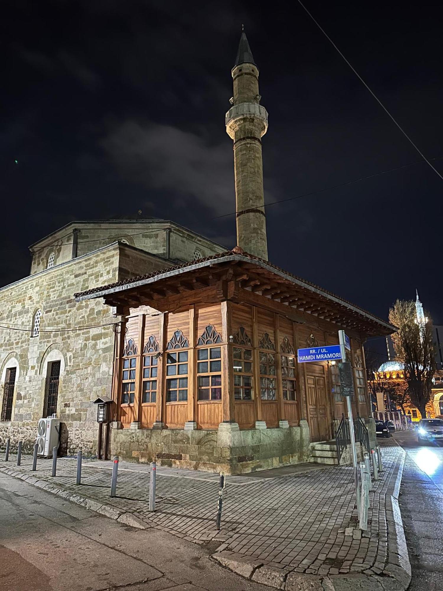 Hostel Prishtina Backpackers Prishtine Bagian luar foto